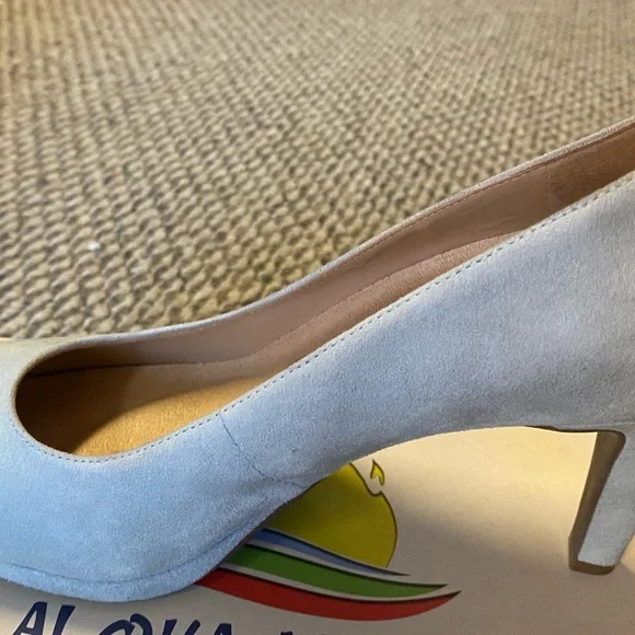 Shoes - Picture 4 of 6